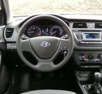 Hyundai i20 – wnętrze samochodu